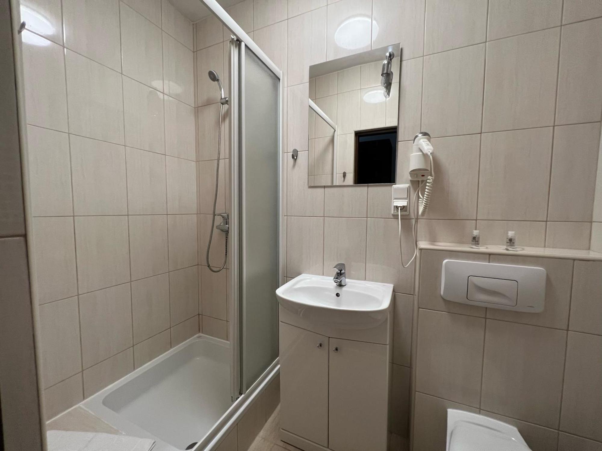 Centrum Konferencyjno-Apartamentowe Mrowka Warsaw Exterior photo